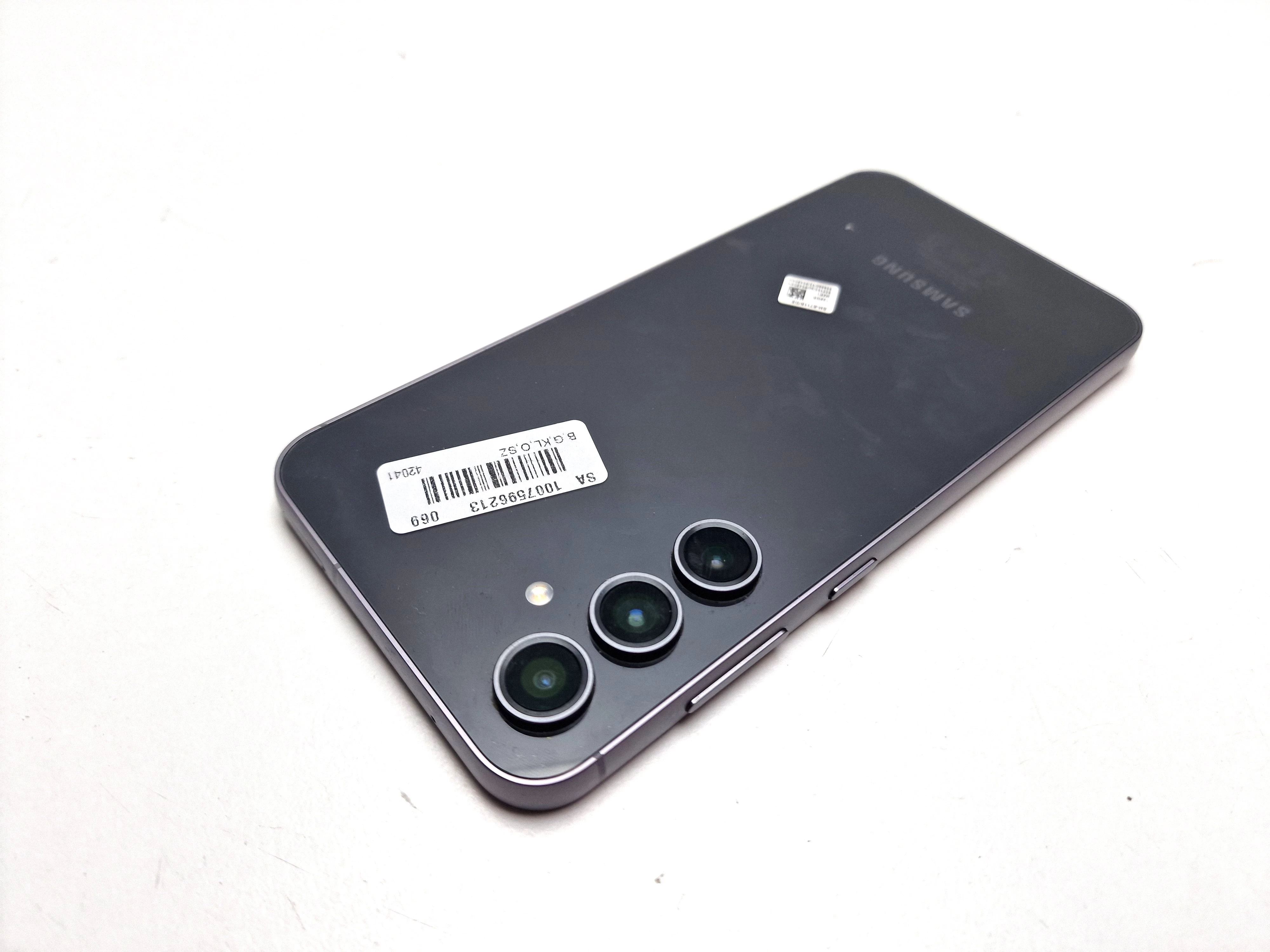 telefon-samsung-galaxy-s23-fe-8128-bez-blokad-system-operacyjny-4388-1