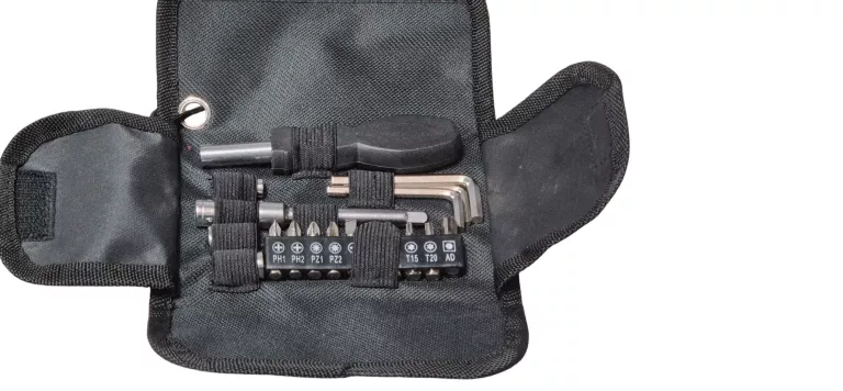 ZESTAW PODRĘCZNY  BITY, NASADKI, WKRĘTAK