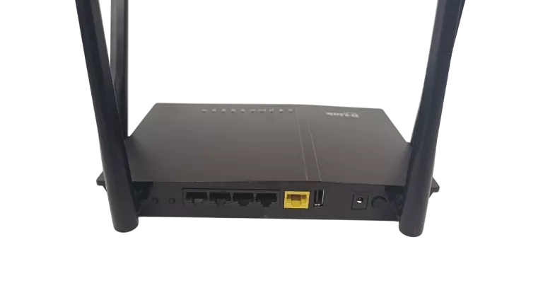 ROUTER D-LINK DIR-825