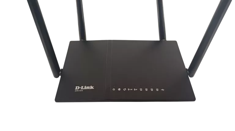 ROUTER D-LINK DIR-825