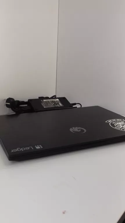 LAPTOP MSI BRAVO 17 RYZEN