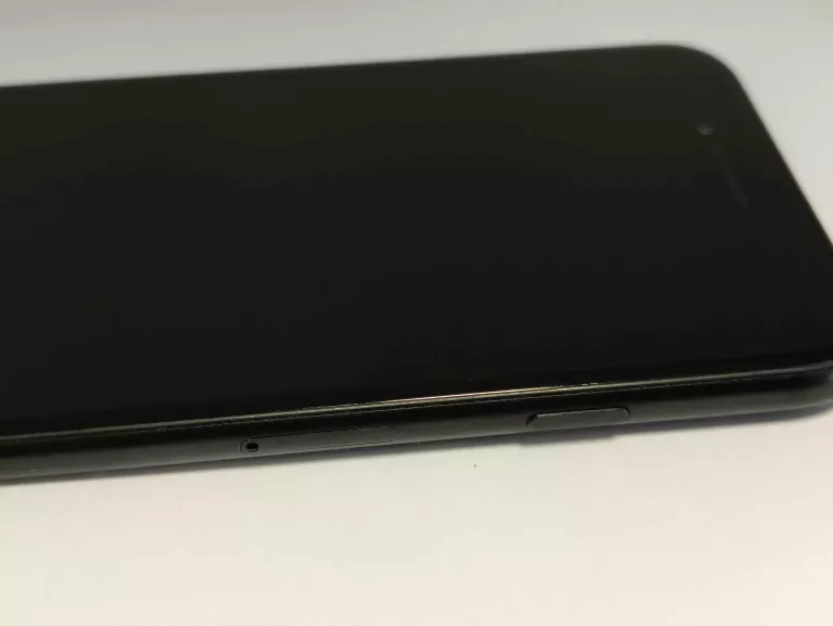 TELEFON IPHONE 7 2/32GB BATERIA 74 MIKROFON NIE DZIAŁA OPIS