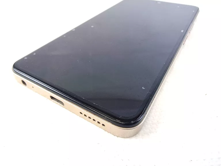 TELEFON INFINIX SMART 8