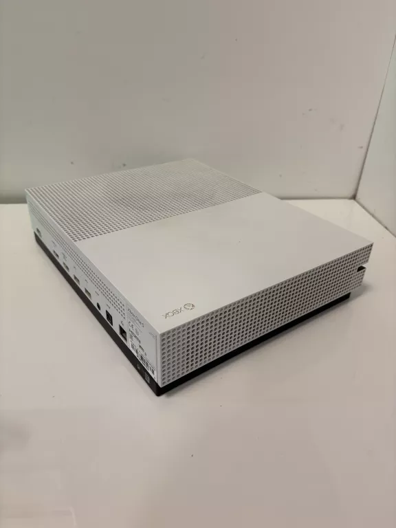 KONSOLA XBOX ONE S (1681) 1TB + 2 PADY + 2 GRY