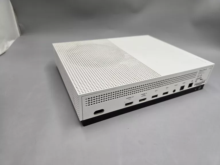 KONSOLA XBOX ONE S 1TB PAD + 2GRY PUDEŁKO