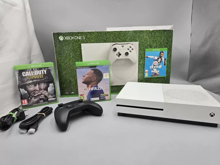 KONSOLA XBOX ONE S 1TB PAD + 2GRY PUDEŁKO