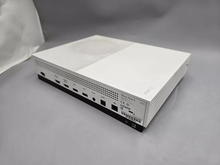 KONSOLA XBOX ONE S 1TB PAD + 2GRY PUDEŁKO