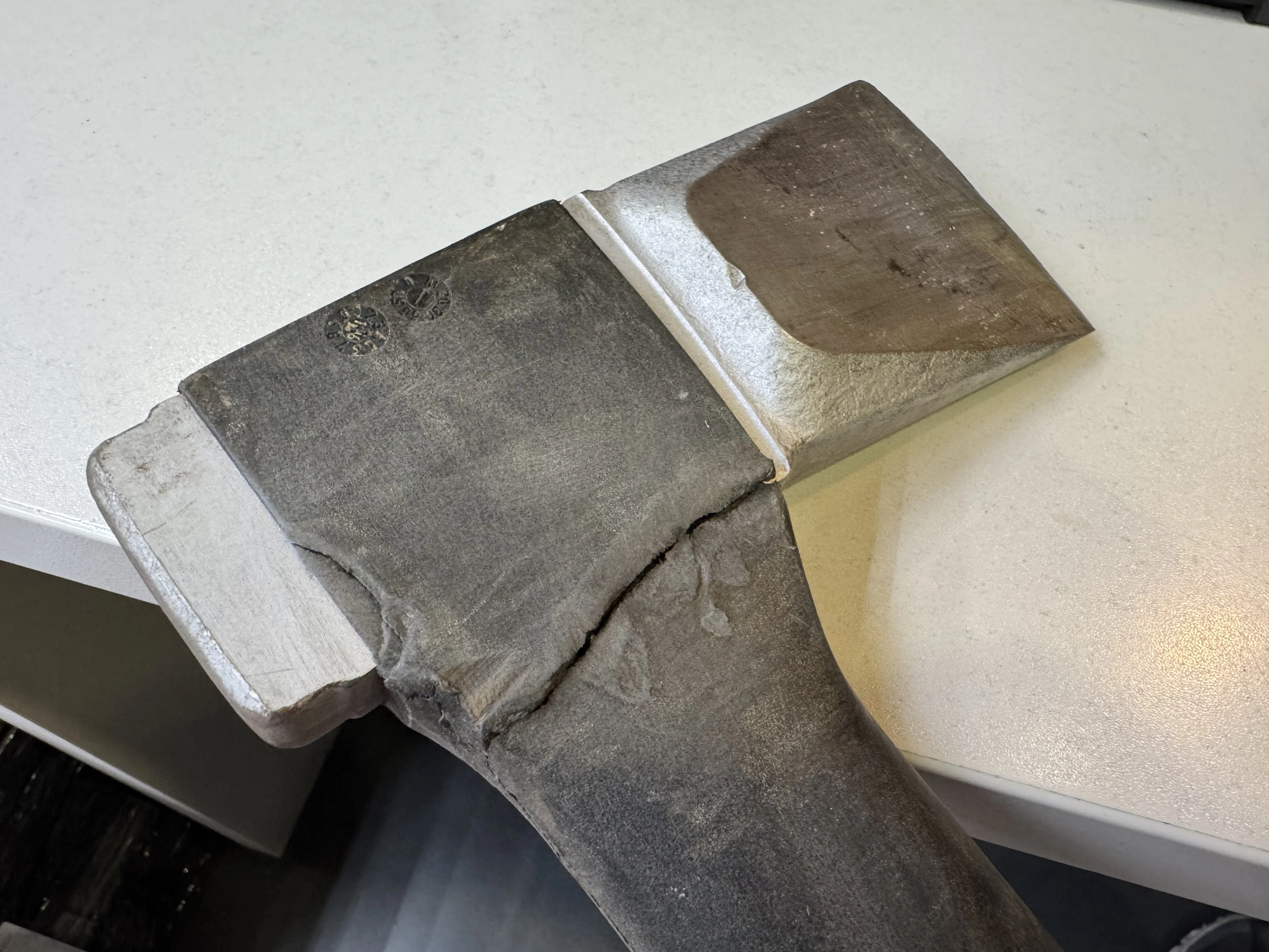 fiskars-x27-mocna-siekiera-rozlupujaca-do-drewna-fiskars-x27-xxl-1015644-waga-narzedzia-260