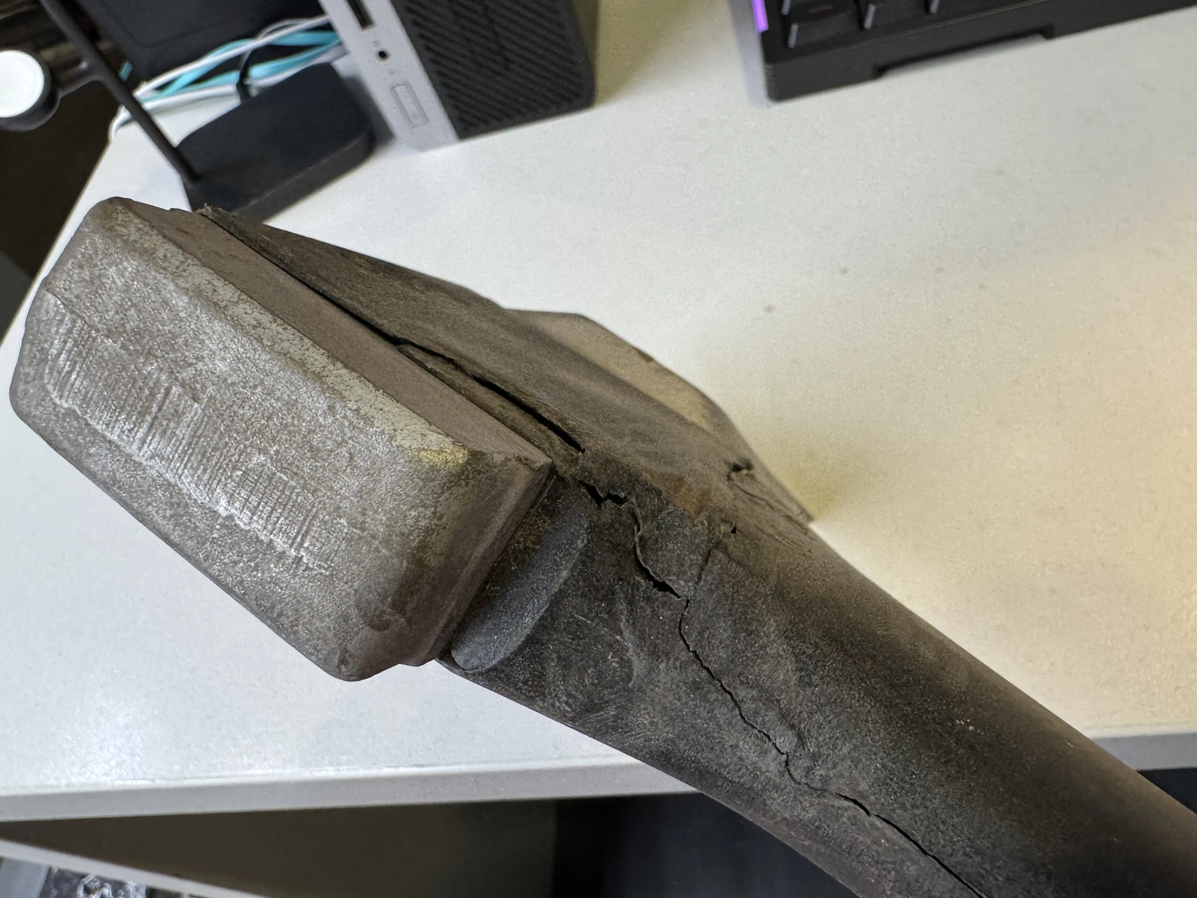 fiskars-x27-mocna-siekiera-rozlupujaca-do-drewna-fiskars-x27-xxl-1015644-dlugosc-narzedzia-9640