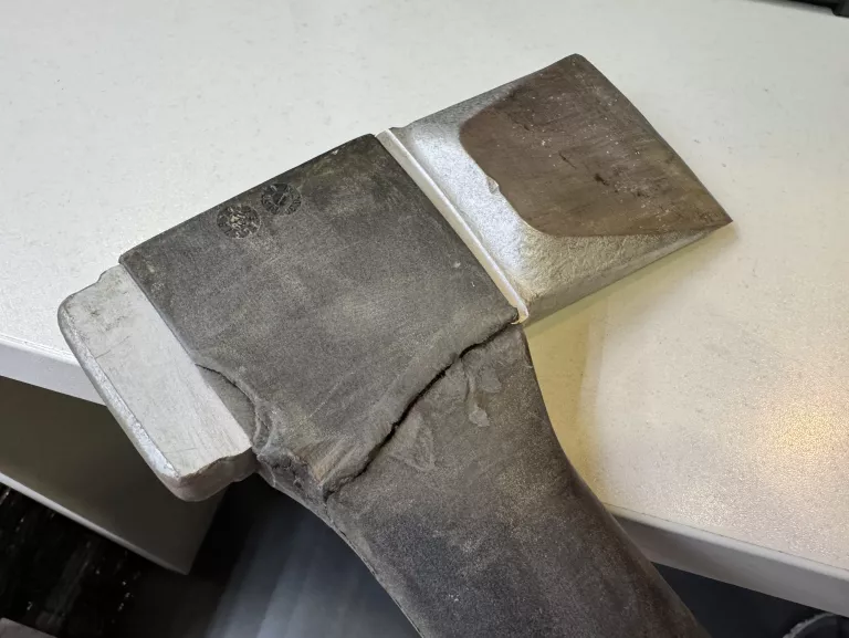 fiskars-x27-mocna-siekiera-rozlupujaca-do-drewna-fiskars-x27-xxl-1015644-waga-narzedzia-260