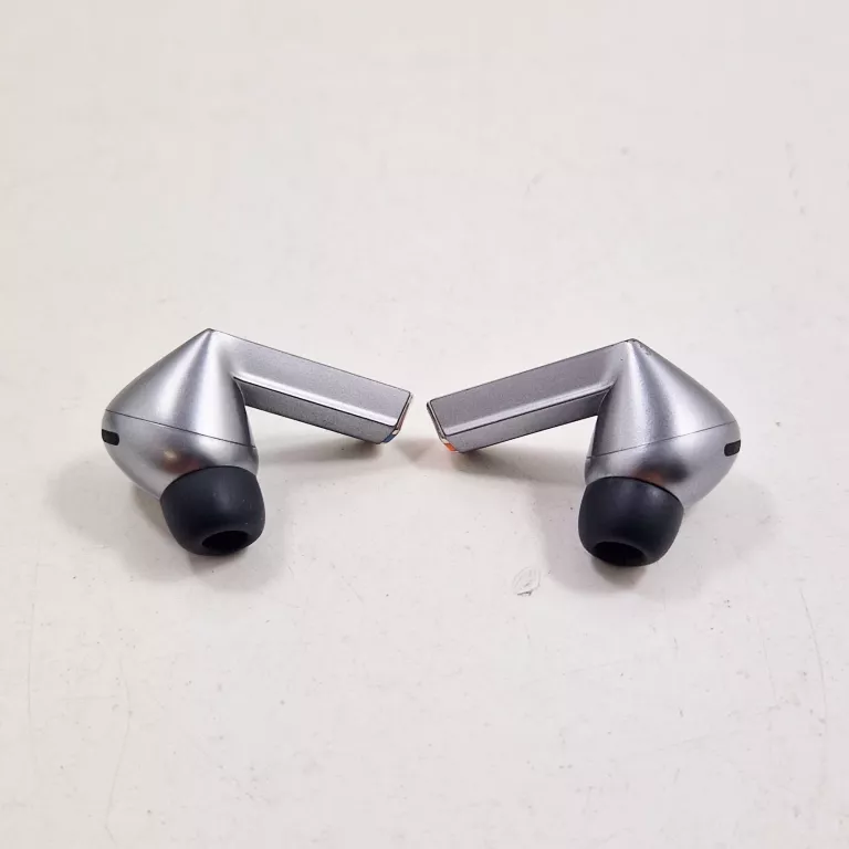 sluchawki-samsung-galaxy-buds3-pro-sm-r630-srebrnyszary-model-250439-1921536