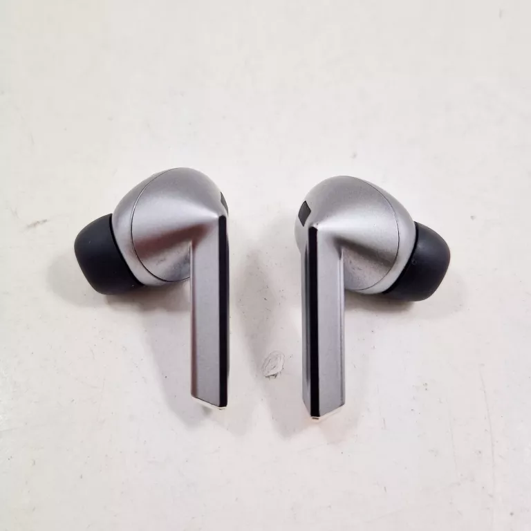 sluchawki-samsung-galaxy-buds3-pro-sm-r630-srebrnyszary-kod-producenta-sm-r630nzaaeue