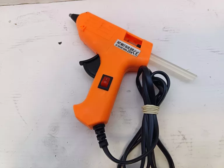 pistolet-na-klej-20w-stan-11323-2