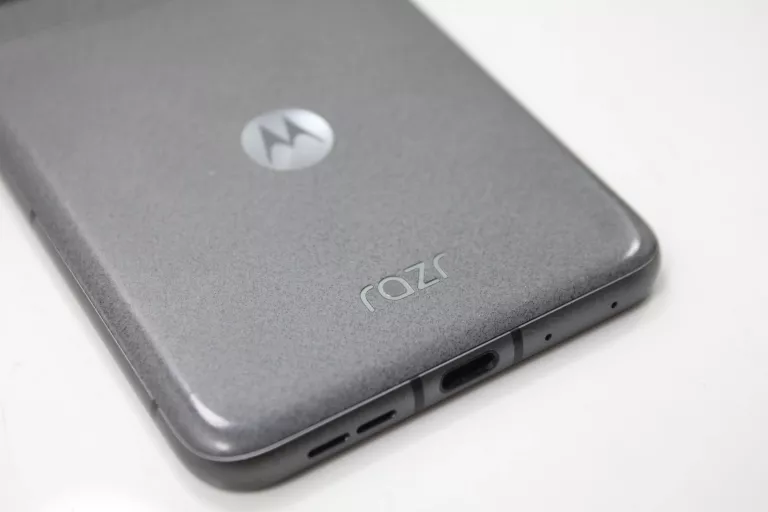TELEFON MOTOROLA RAZR 50 256GB