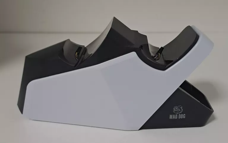 STACJA ŁADUJĄCA MAD DOG GPC500 (PS5) PUDEŁKO