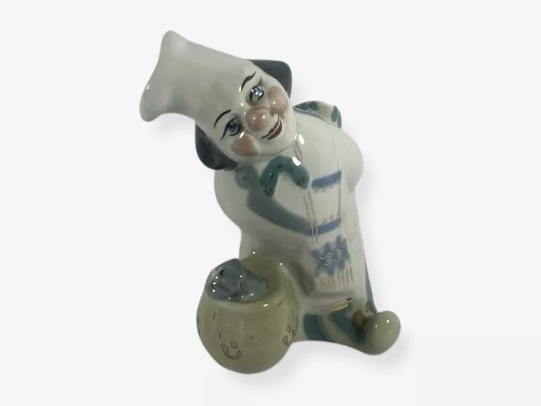 FIGURKA PORCELANOWA KUCHARZ