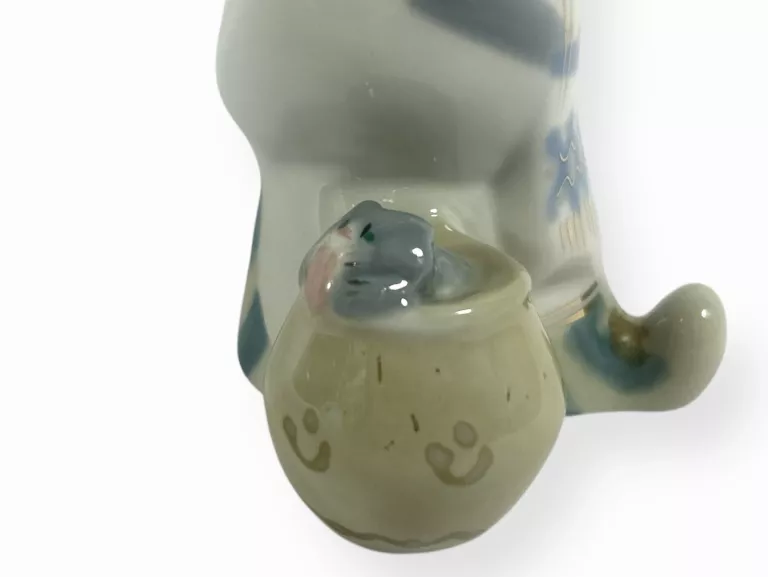 FIGURKA PORCELANOWA KUCHARZ