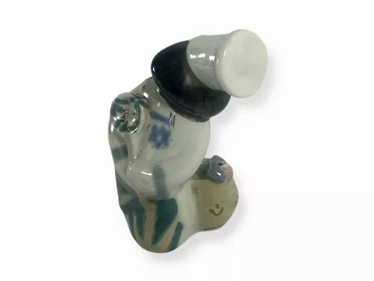 FIGURKA PORCELANOWA KUCHARZ