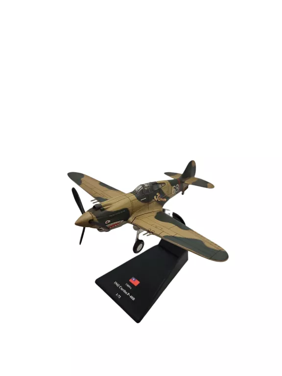 MODEL SAMOLOTU 1942 CURTISS P-40B 1:72