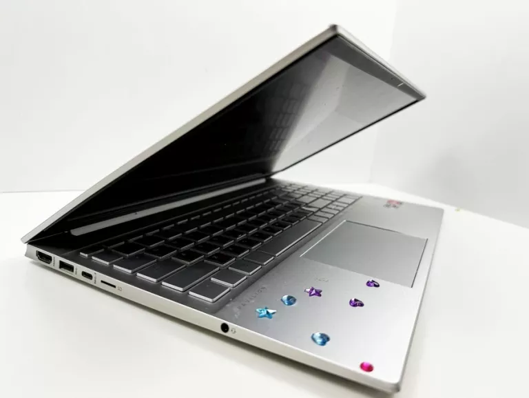 LAPTOP HP PAVILION LAPTOP 15-EH1113NW 15,6"