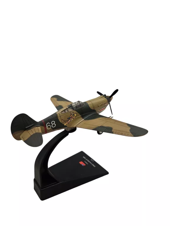 MODEL SAMOLOTU 1942 CURTISS P-40B 1:72