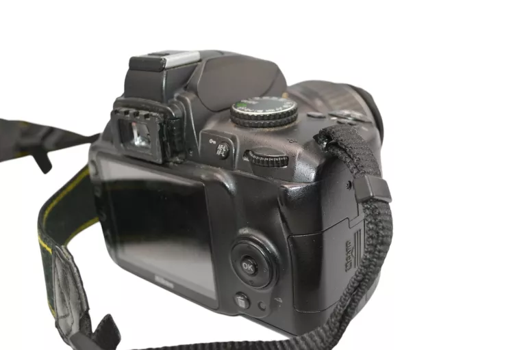 aparat-cyfrowy-nikon-d3000-obiektyw-dx-swm-af-s-nikon-10563-zdjec-rozmiar-matrycy-206882-228774