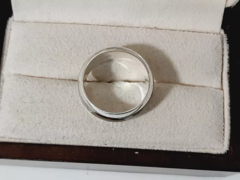 SREBRNY PIERŚCIONEK 925 5.78 G. ROZM. 19