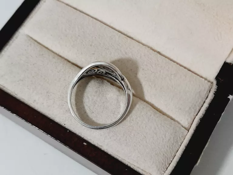 SREBRNY PIERŚCIONEK 925 3.26 G. ROZM. 17