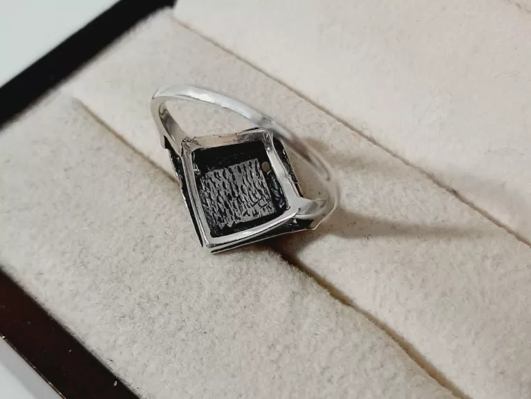 SREBRNY PIERŚCIONEK 925 2.95 G. ROZM. 19