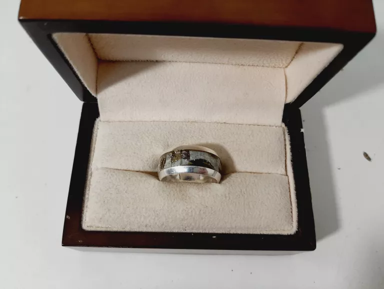 SREBRNY PIERŚCIONEK 925 5.78 G. ROZM. 19