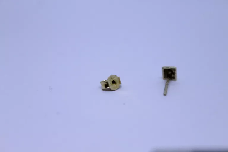 ZŁOTE KOLCZYKI W KSZTAŁCIE PIRAMID 585/0,9G