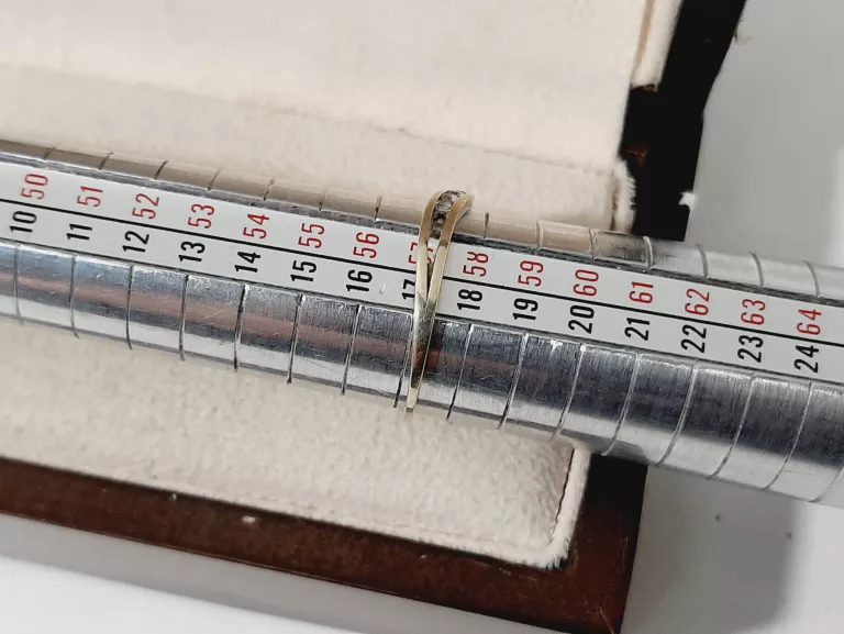 ZŁOTY PIERŚCIONEK 333 0.85 G. ROZM. 17