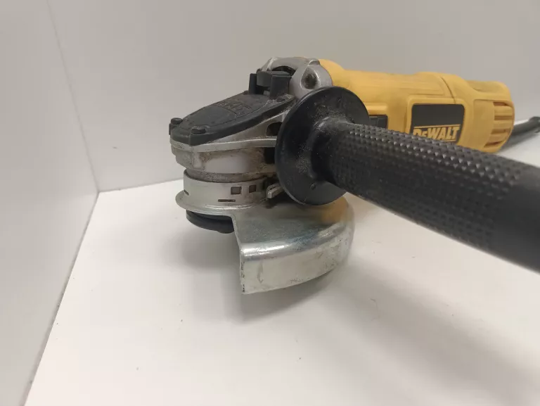 SZLIFIERKA KĄTOWA DEWALT DWE4157 900W