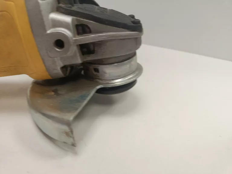 SZLIFIERKA KĄTOWA DEWALT DWE4157 900W