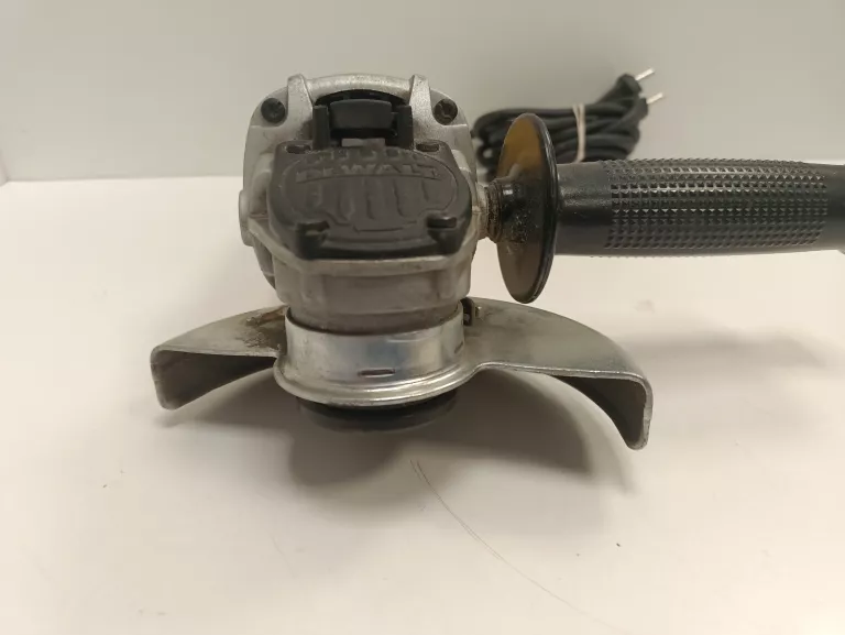 SZLIFIERKA KĄTOWA DEWALT DWE4157 900W