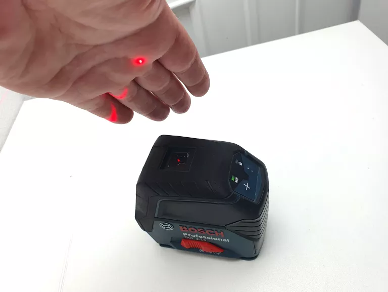 laser-krzyzowy-bosch-gcl-2-15-dokladnosc-pomiaru-03