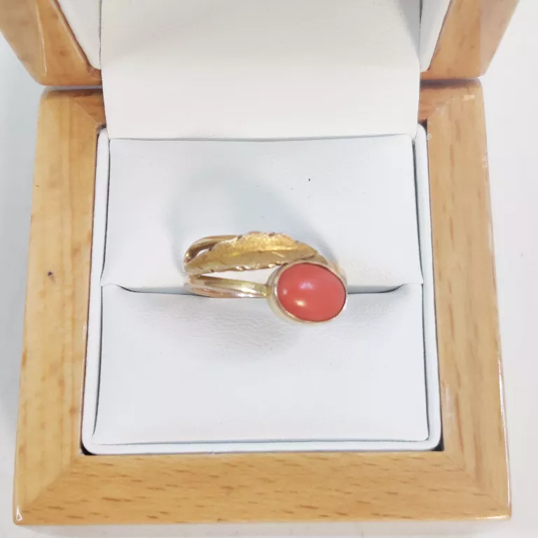 zloty-pierscionek-z-koralem-i-motywem-listka-293g-585-r17-ean-gtin-5907096510336