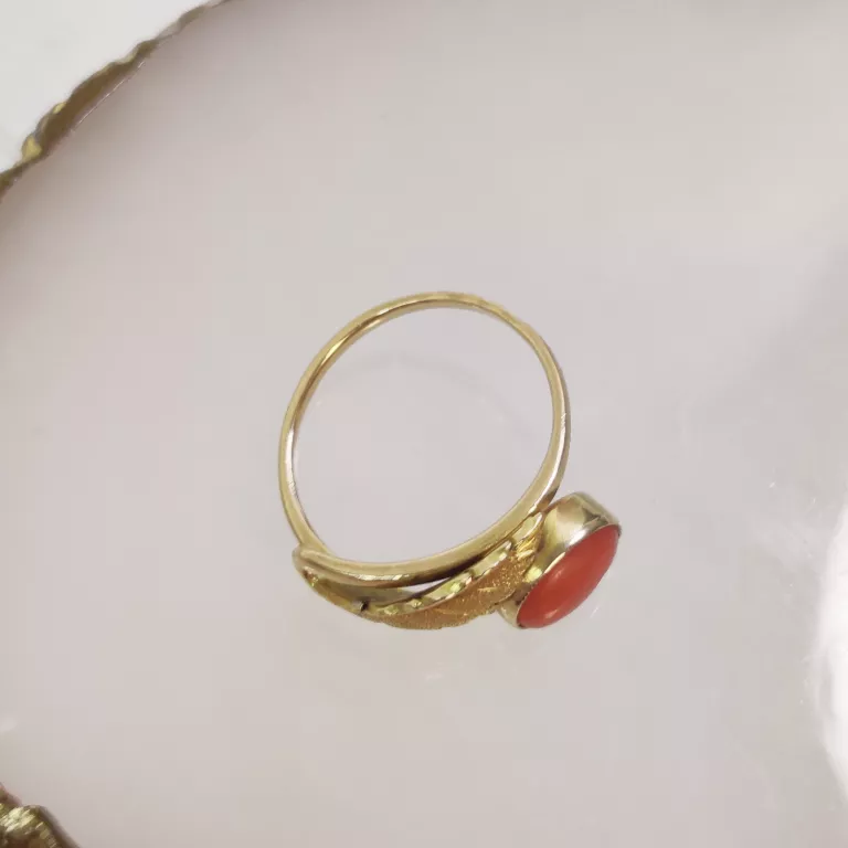 zloty-pierscionek-z-koralem-i-motywem-listka-293g-585-r17-material-15835-2