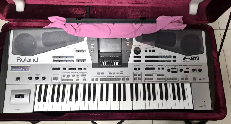 KLAWISZE ROLAND E80 V2