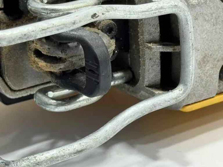 WYRZYNARKA KOMPAKTOWA Z CHWYTEM ZA KORPUS 550W DEWALT DW343