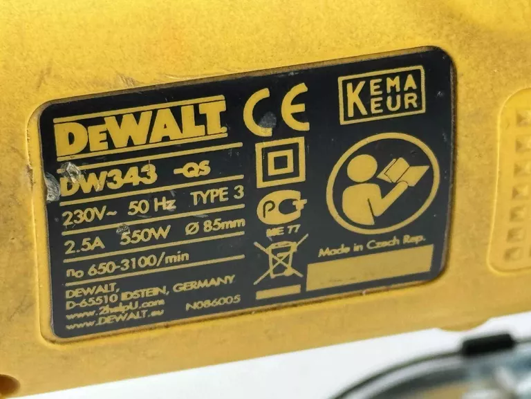 WYRZYNARKA KOMPAKTOWA Z CHWYTEM ZA KORPUS 550W DEWALT DW343