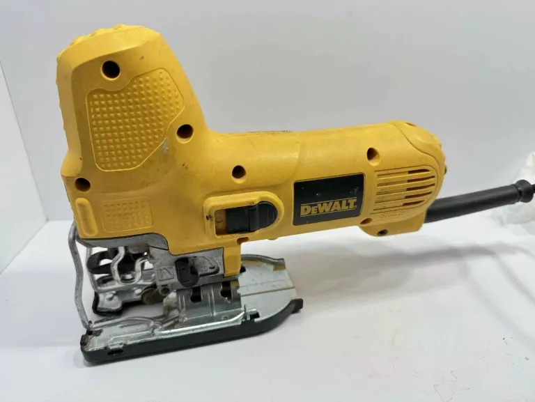 WYRZYNARKA KOMPAKTOWA Z CHWYTEM ZA KORPUS 550W DEWALT DW343