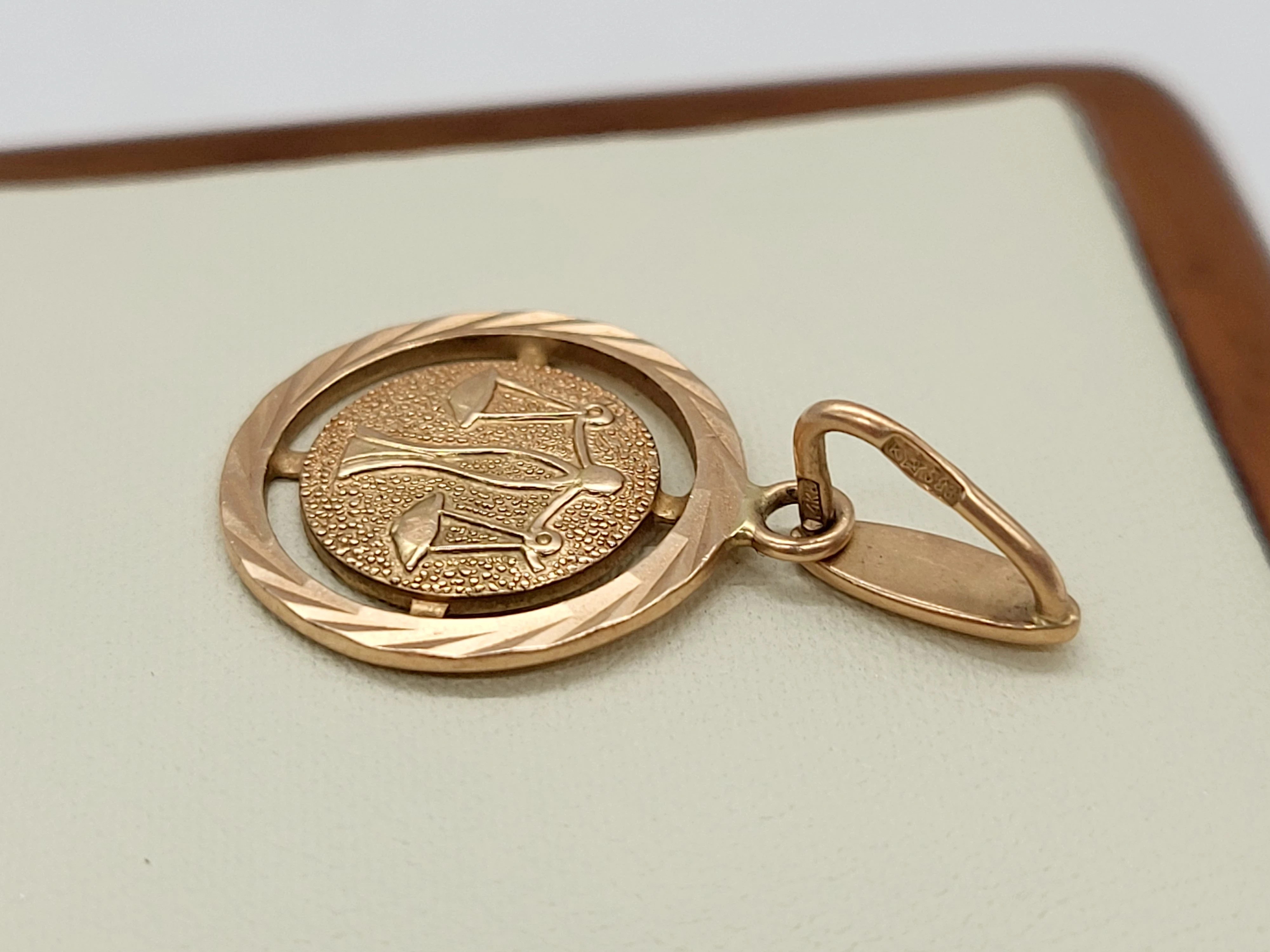 zlota-zawieszka-waga-261g585-kamien-17088-524288