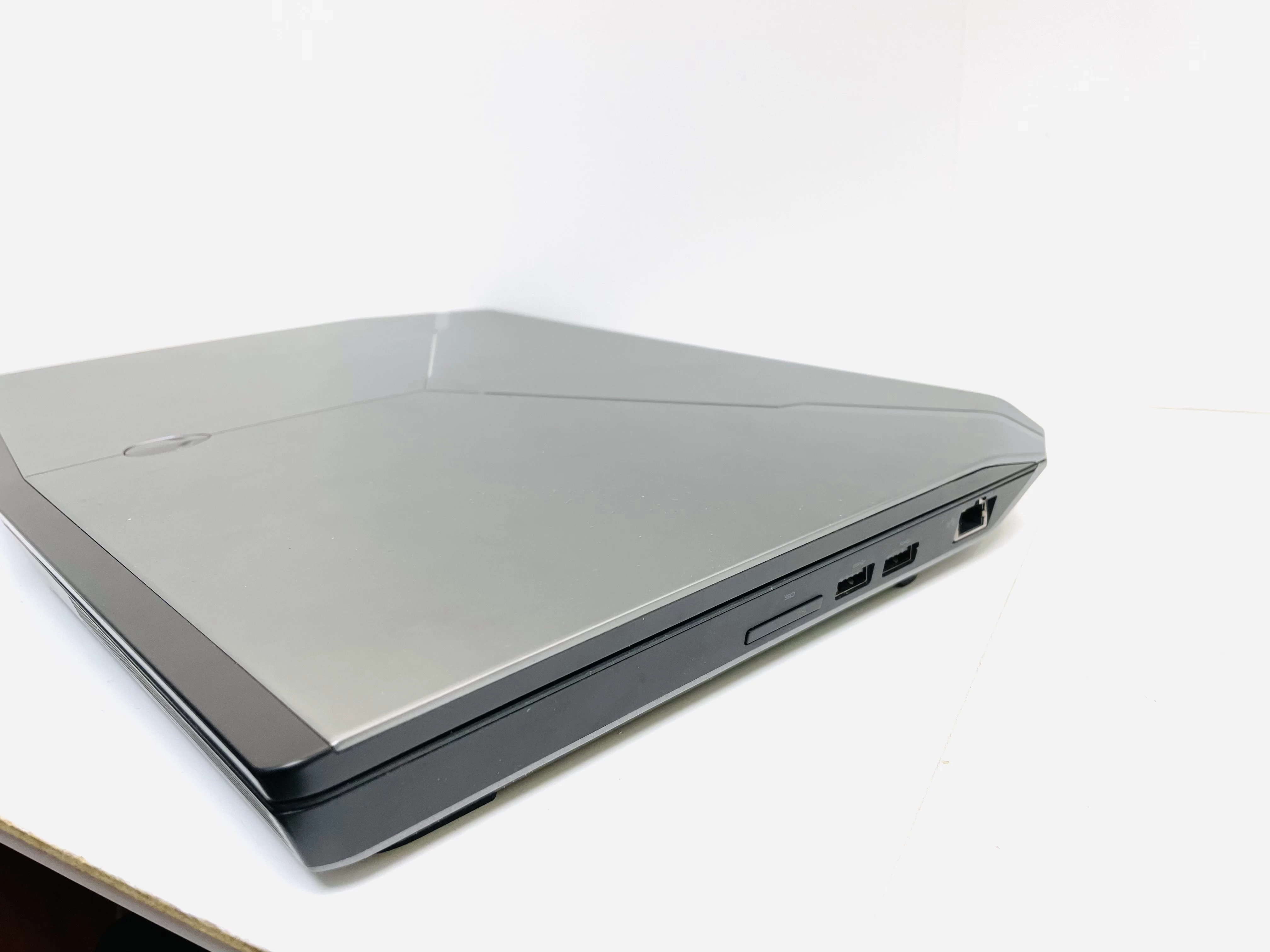 laptop-dell-alienware-15-p42f-16-gb-ram-2xssd-256gb-i7-gtx970m-przekatna-ekranu-1560