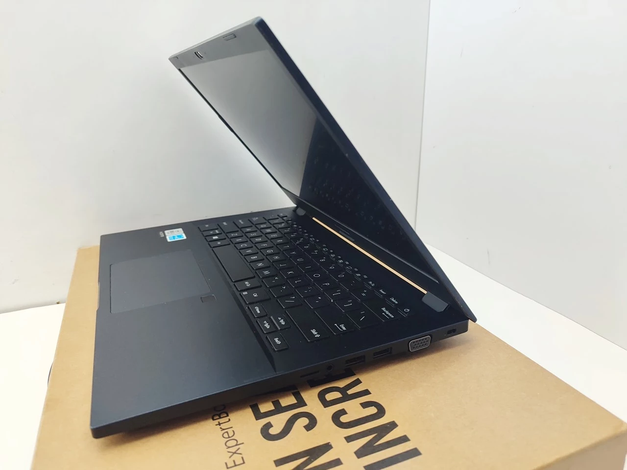 laptop-asus-expertbook-p2451fb-eb0018r-i3-8gb256gb-stan-11323-2
