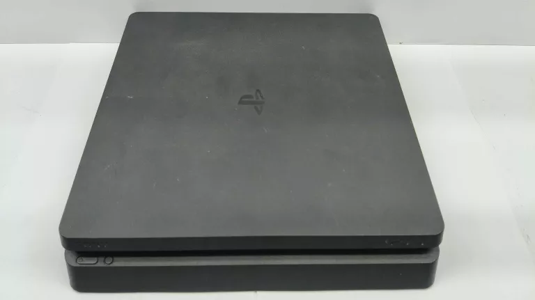 KONSOLA PS4 1TB (CUH-2216B) + PAD