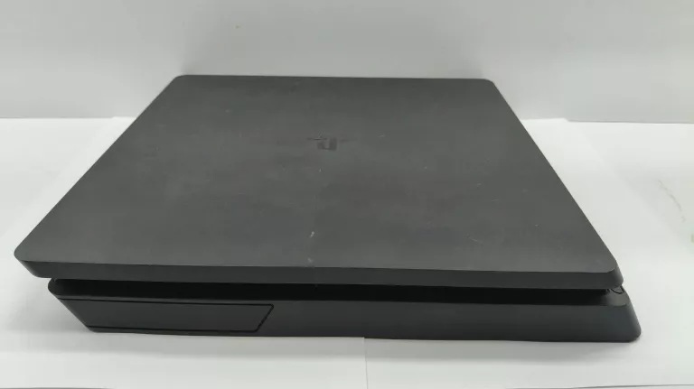 KONSOLA PS4 1TB (CUH-2216B) + PAD