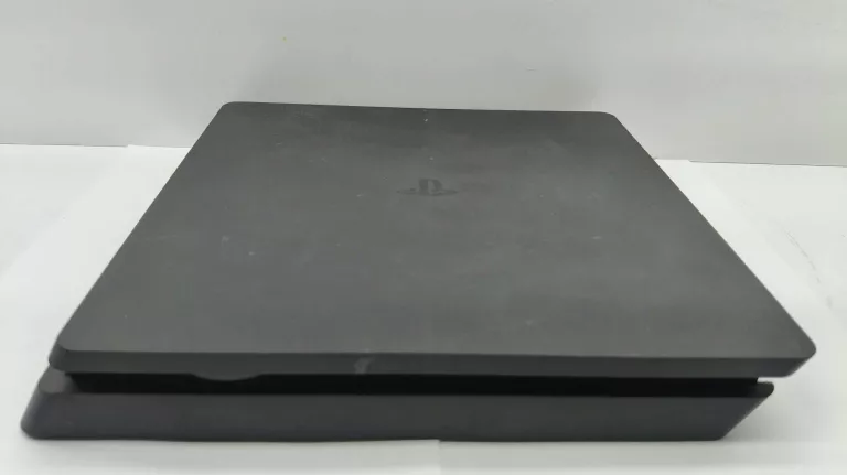 KONSOLA PS4 1TB (CUH-2216B) + PAD