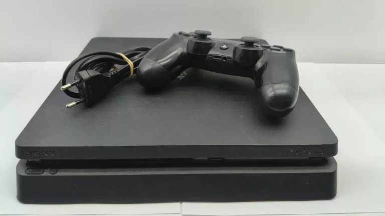 KONSOLA PS4 1TB (CUH-2216B) + PAD