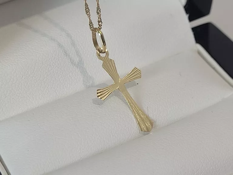 ZLOTY ŁAŃCUSZEK Z ZAWIESZKĄ KRZYŻYK PR585 1,13 G